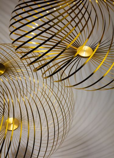 Spring Medium Expandable Pendant | Polished Brass | Tom Dixon